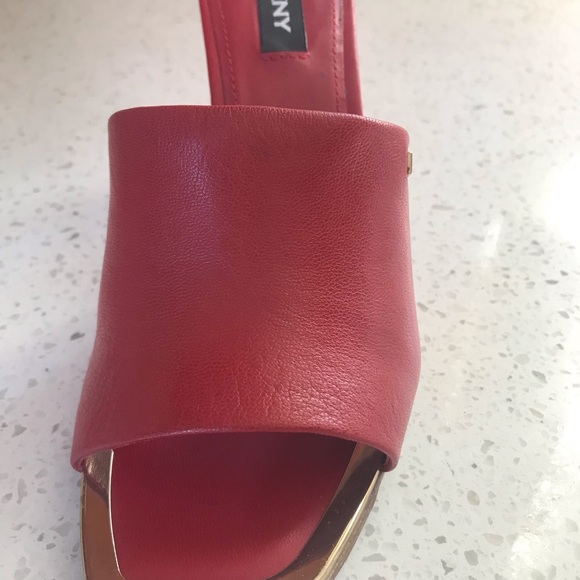 Brand new  DKNY sandals, red color, size 6 in box. - Picture 3 of 6
